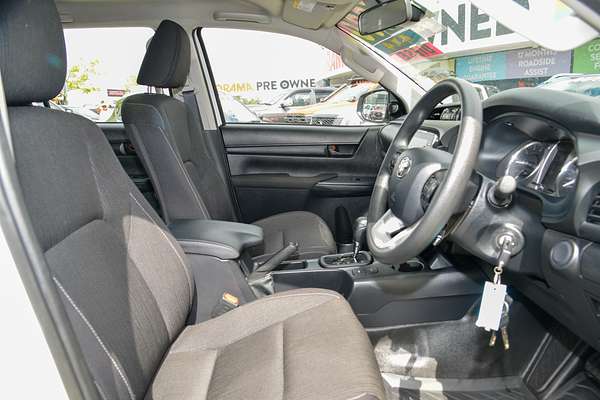 2025 Toyota Hilux SR GUN126R 4X4 thumb-9