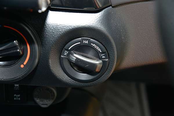 2025 Toyota Hilux SR GUN126R 4X4 thumb-14