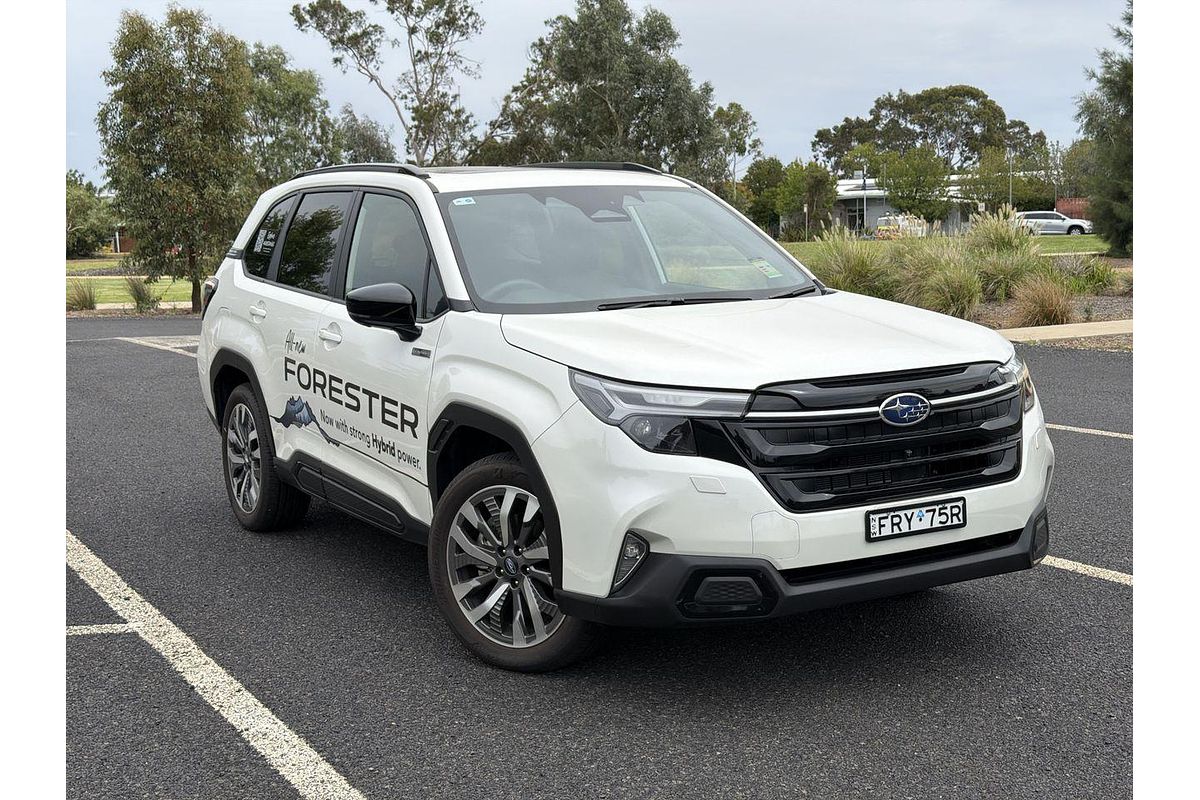 2025 Subaru Forester Hybrid Touring S6