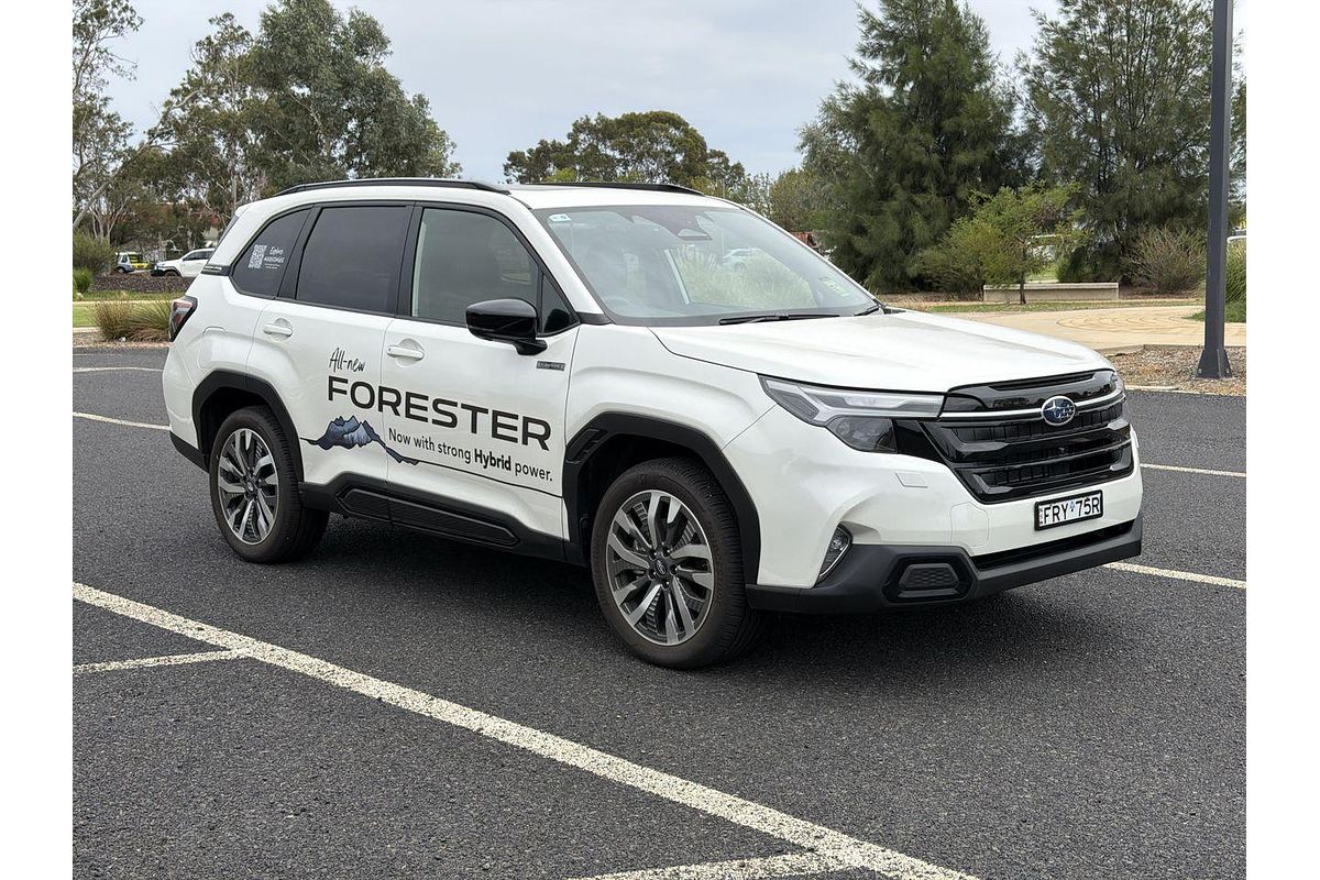 2025 Subaru Forester Hybrid Touring S6