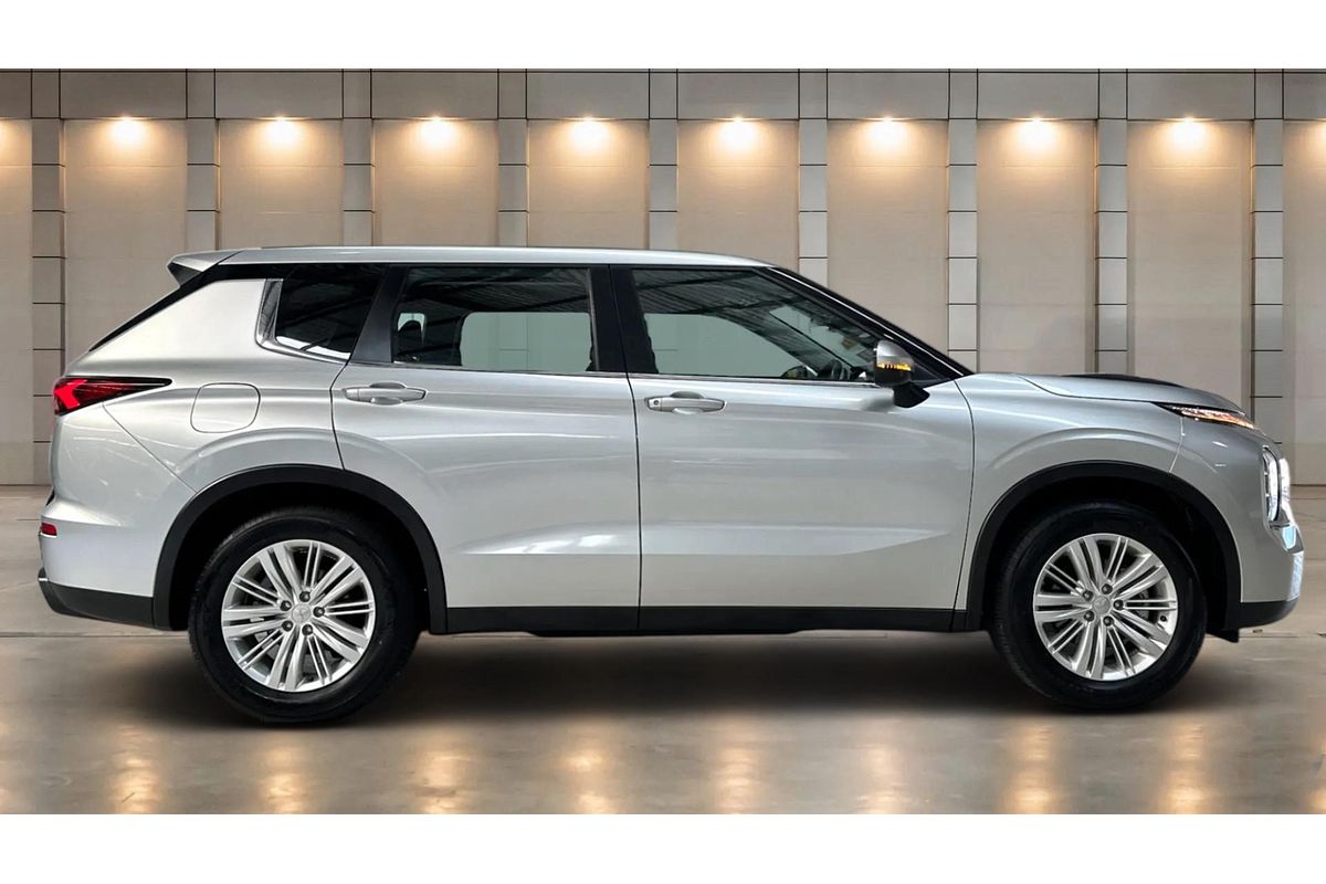 2024 Mitsubishi Outlander ES ZM