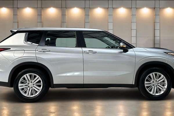 2024 Mitsubishi Outlander ES ZM