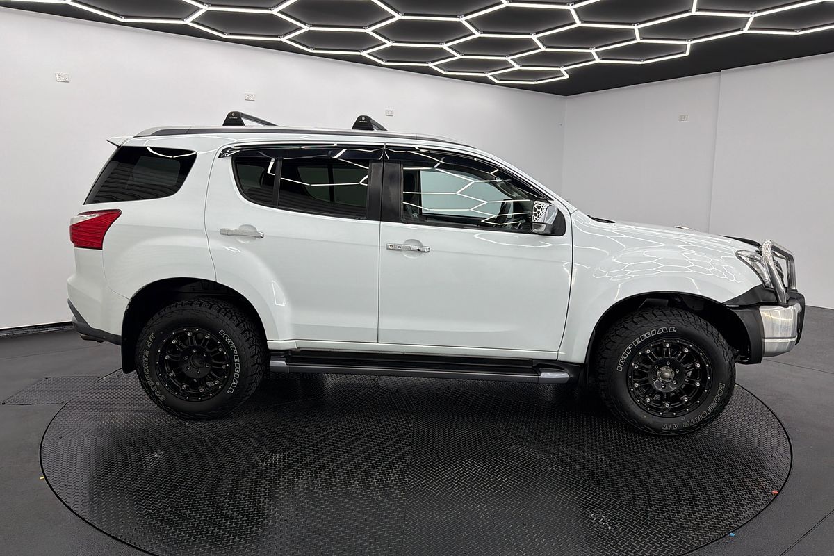 2017 Isuzu MU-X LS-T