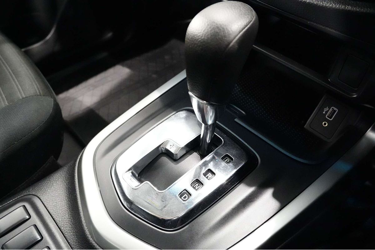 2022 Nissan Navara SL D23 Rear Wheel Drive