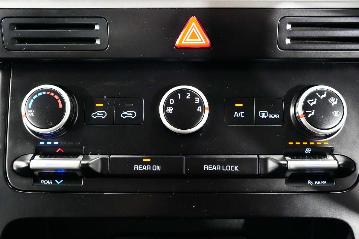 2023 Kia Carnival S KA4