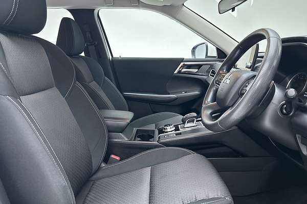 2024 Mitsubishi Outlander ES ZM thumb-12