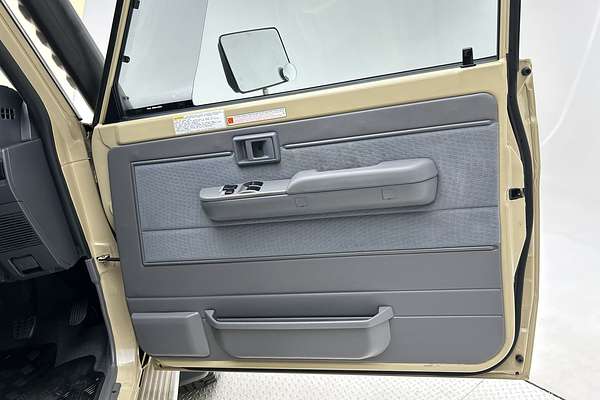 2022 Toyota Landcruiser GXL VDJ79R 4X4 thumb-17