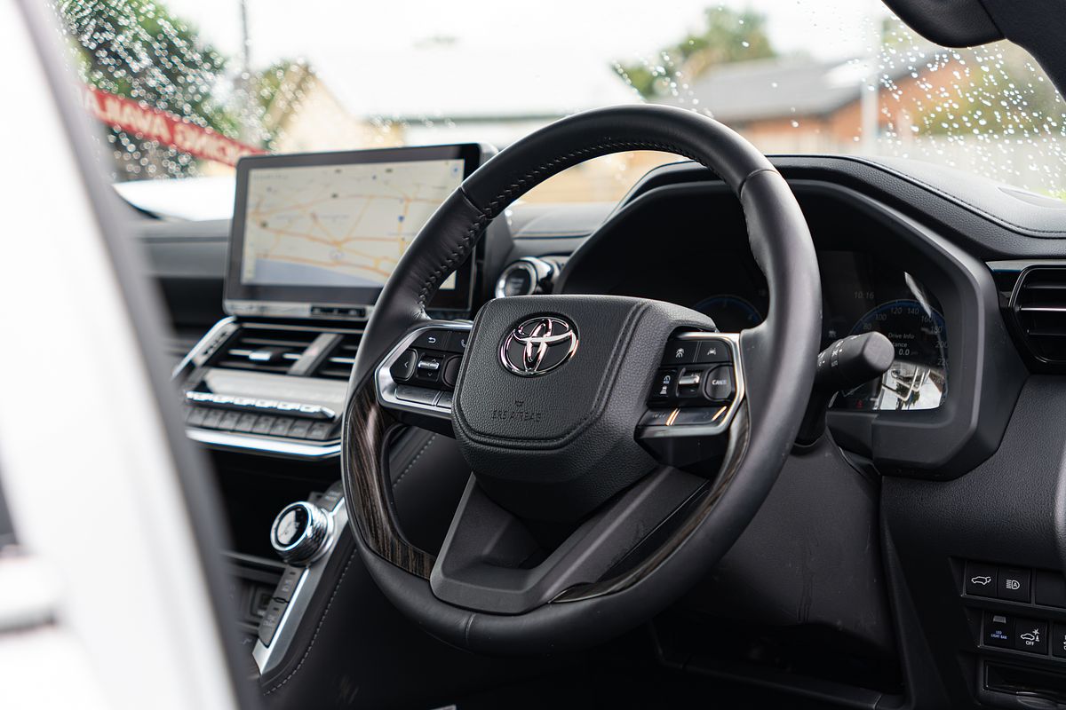 2025 Toyota Landcruiser VX FJA300R