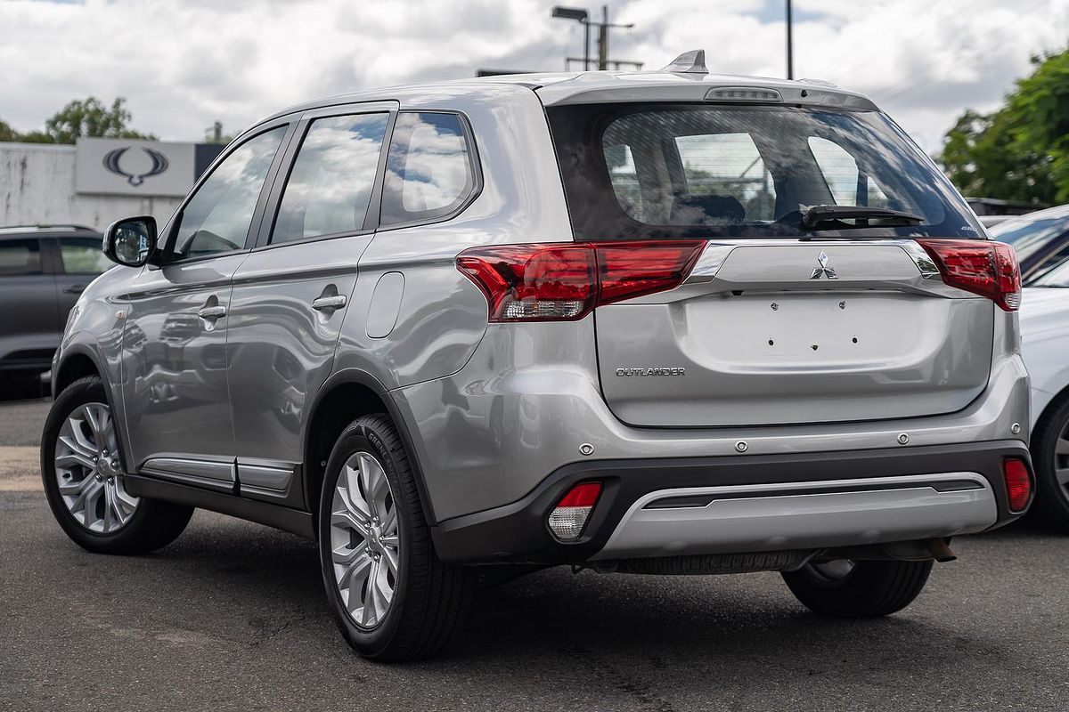 Silver Outlander Rear 2021 Mitsubishi Outlander ES in Silver | Used SUV | Stock #1115499 ...