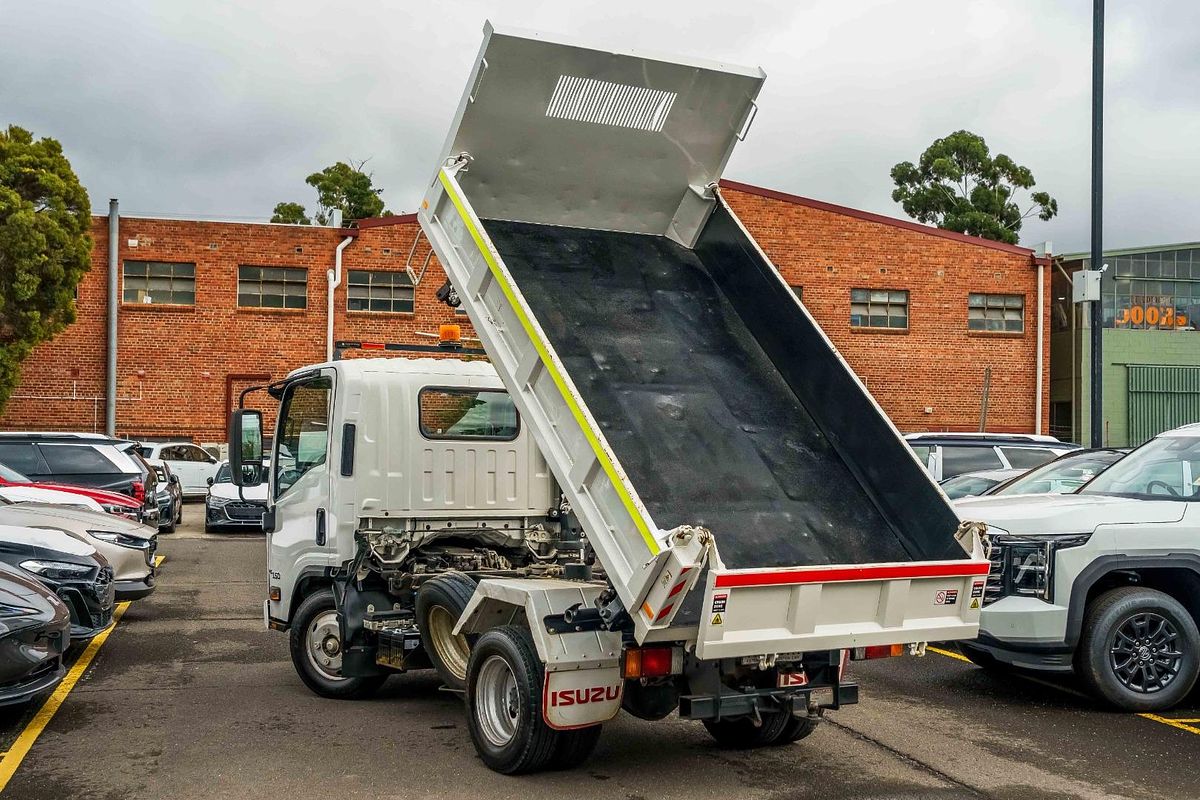 2017 Isuzu N Series NLR 45-150