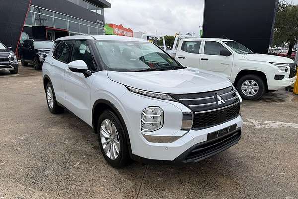 2025 Mitsubishi Outlander ES ZM