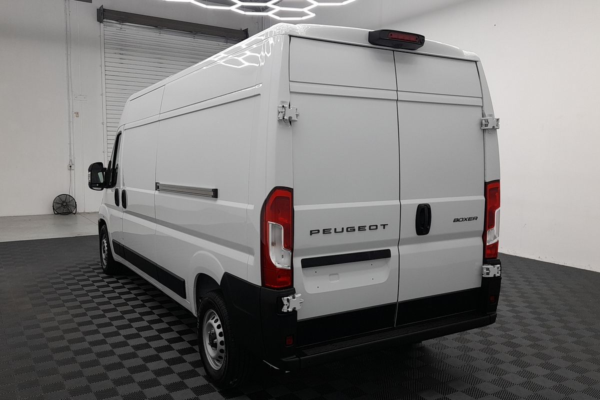2026 Peugeot Boxer Pro X250 LWB Mid Roof