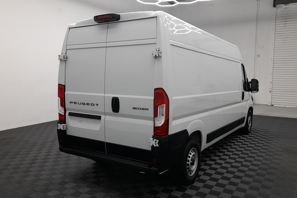 2026 Peugeot Boxer Pro X250 LWB Mid Roof