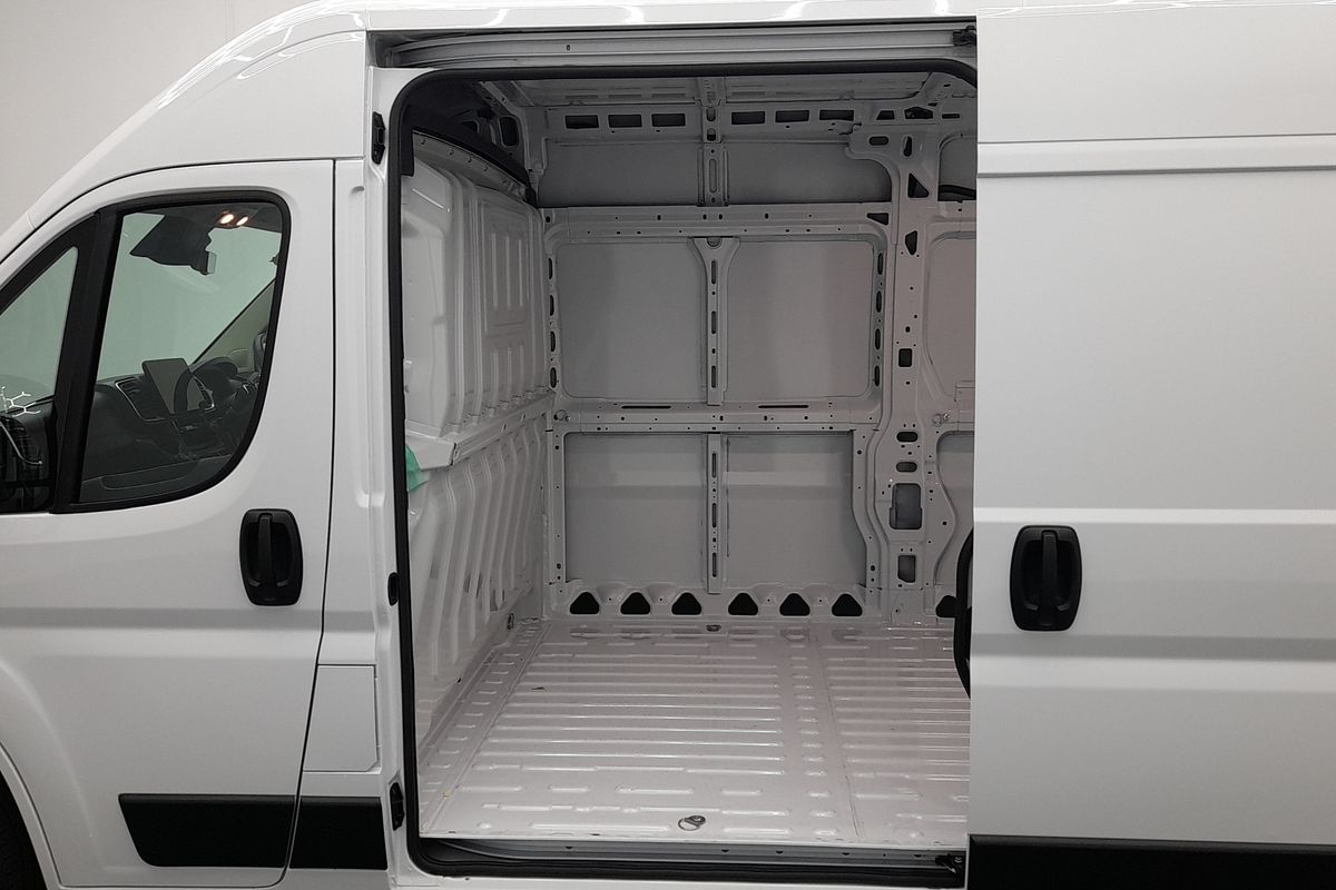2026 Peugeot Boxer Pro X250 LWB Mid Roof