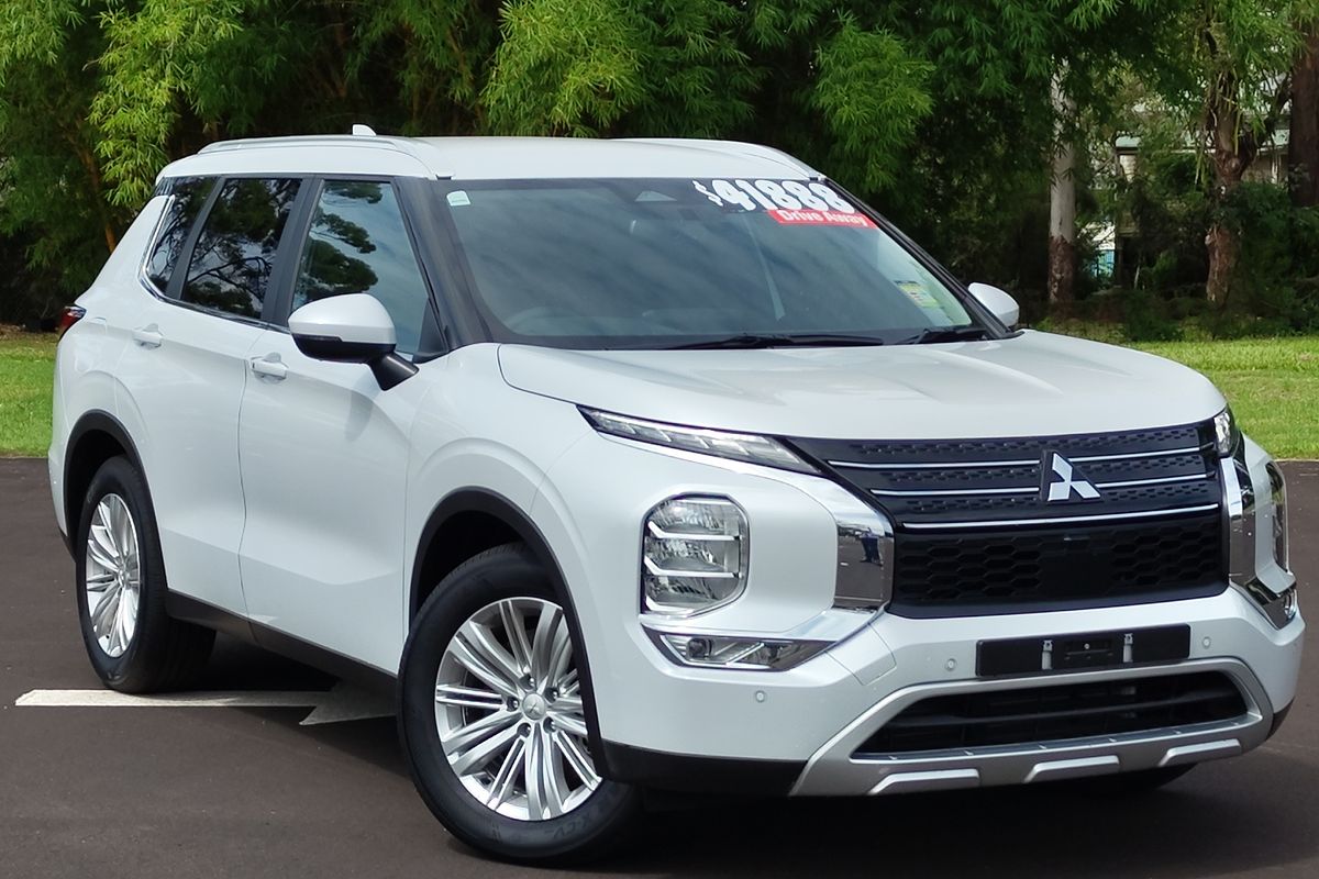 2024 Mitsubishi Outlander LS ZM