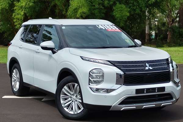 2024 Mitsubishi Outlander LS ZM