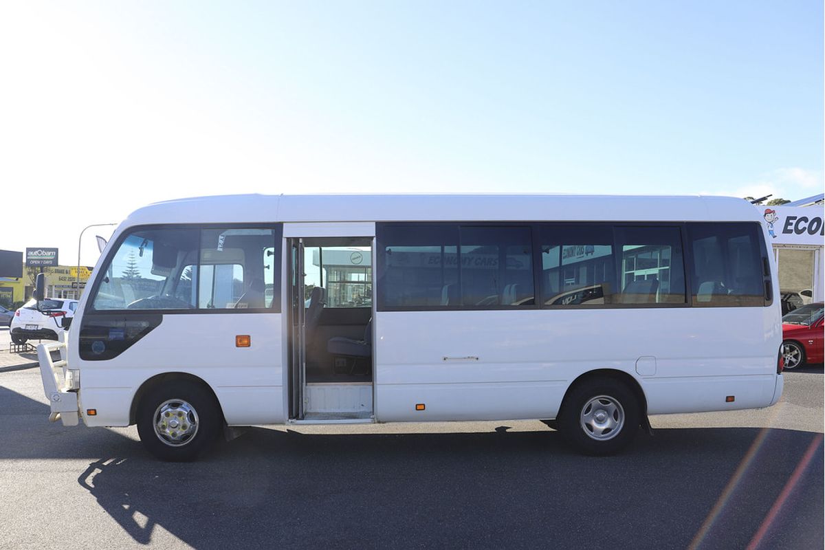 Coaster STD 4.0L DIESEL Manual Bus 9301370 002
