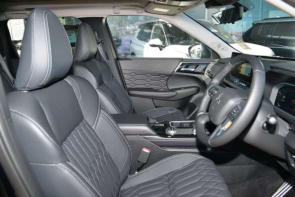 2025 Mitsubishi Outlander Exceed ZM thumb-9