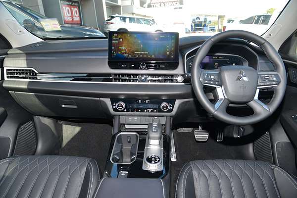 2025 Mitsubishi Outlander Exceed ZM thumb-16