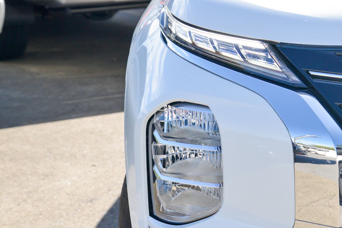 2024 Mitsubishi Outlander PHEV ES ZM