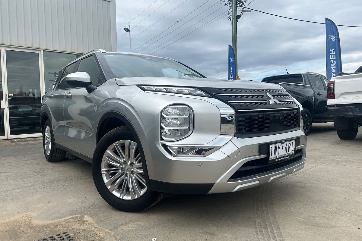 2023 Mitsubishi Outlander LS ZM