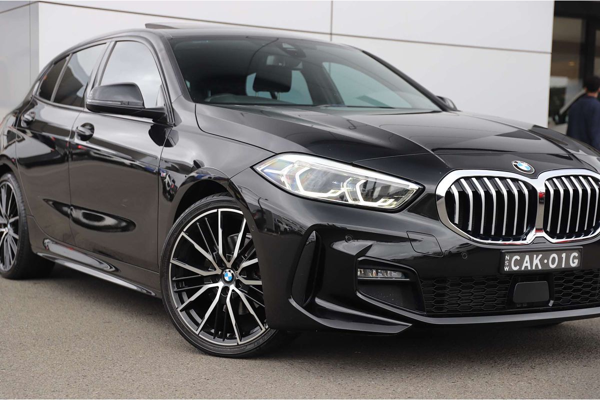 sold-2022-bmw-1-series-118i-m-sport-f40-in-black-used-hatch-stock
