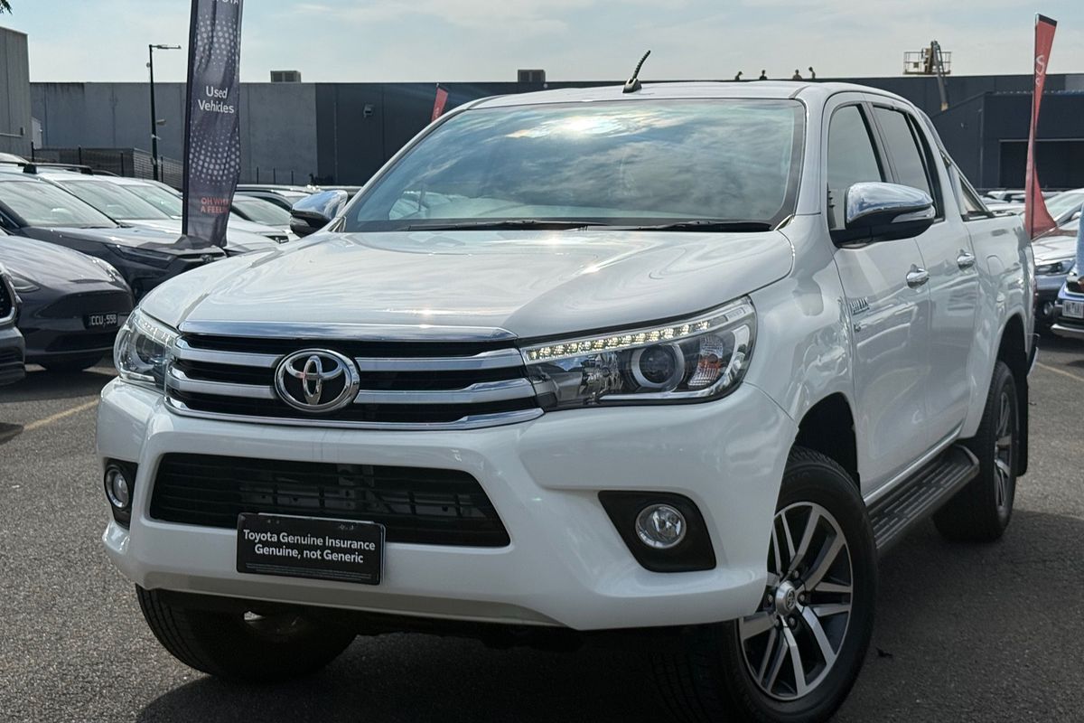 2015 Toyota Hilux SR5 (4x4) GGN125R 4X4
