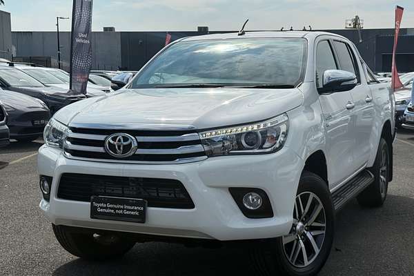 2015 Toyota Hilux SR5 (4x4) GGN125R 4X4