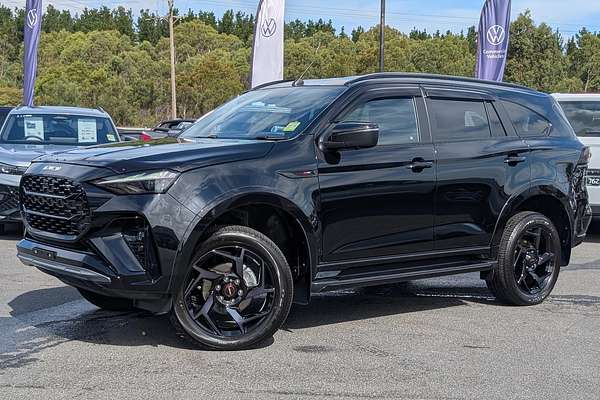 2025 Isuzu MU-X X-TERRAIN