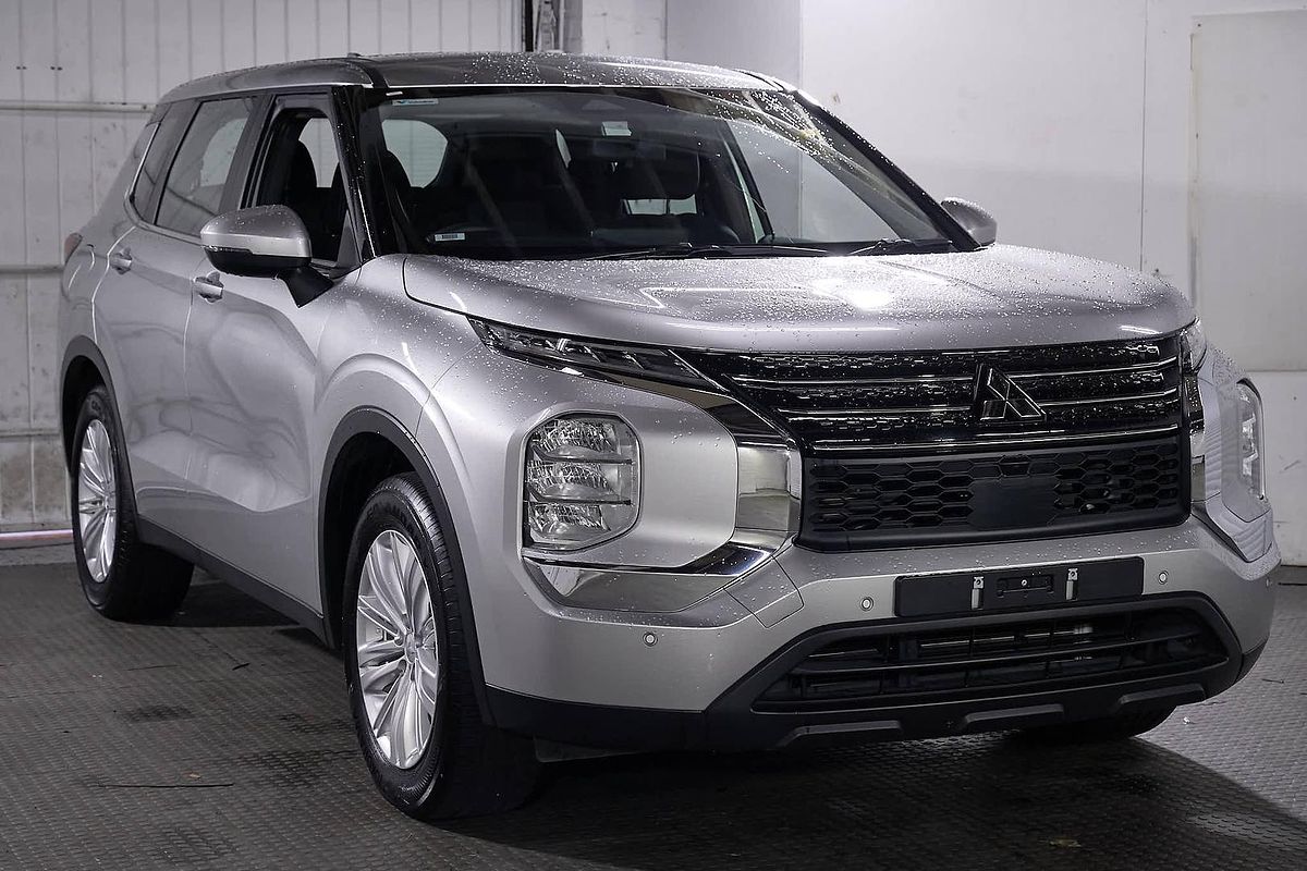 2024 Mitsubishi Outlander ES ZM