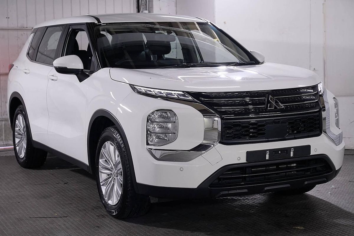 2024 Mitsubishi Outlander ES ZM