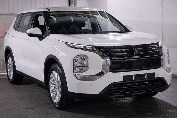 2024 Mitsubishi Outlander ES ZM