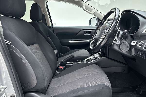 2020 Mitsubishi Triton GLX MR 4X4 thumb-12