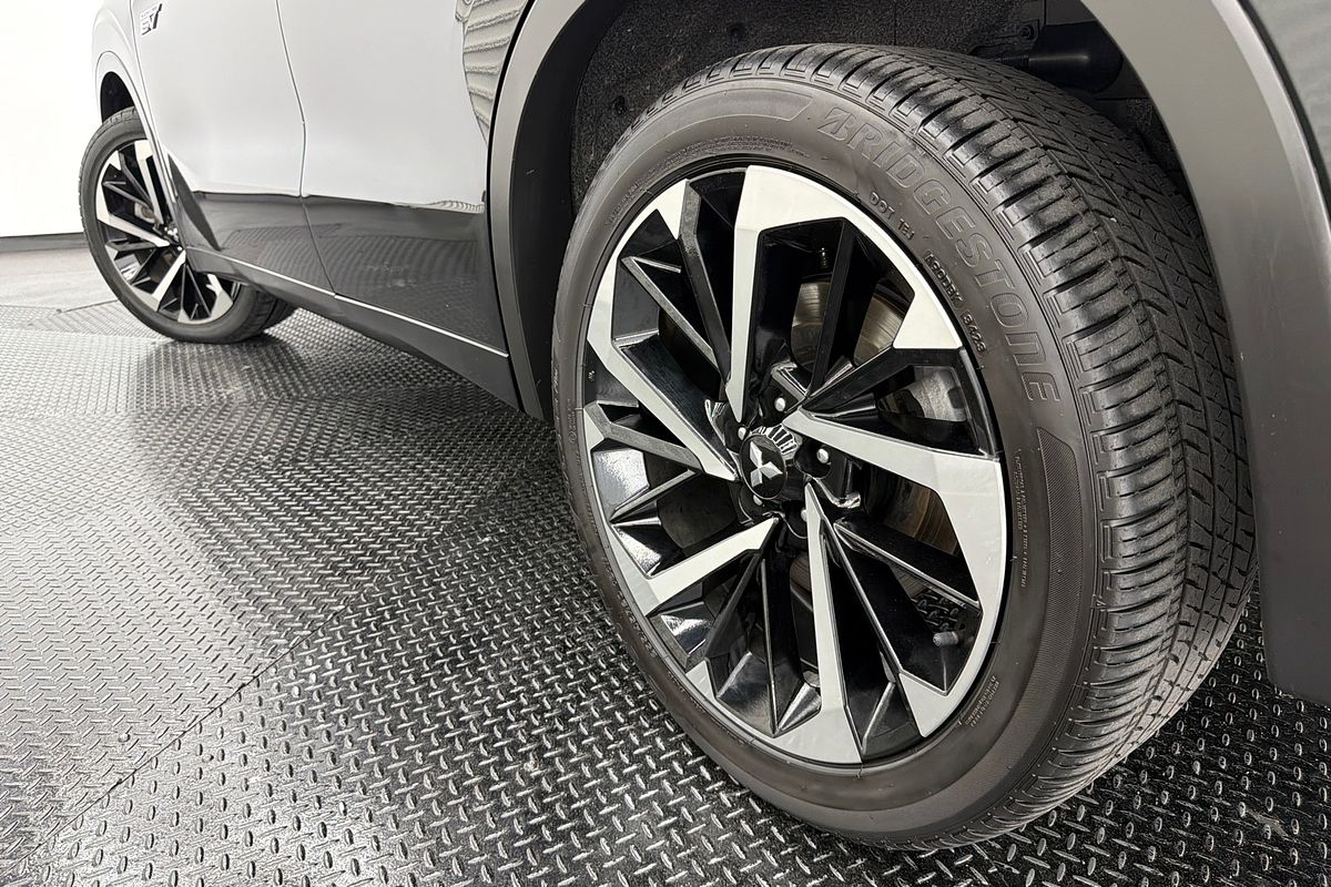 2023 Mitsubishi Outlander PHEV Exceed ZM