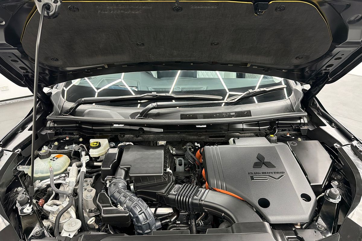 2023 Mitsubishi Outlander PHEV Exceed ZM