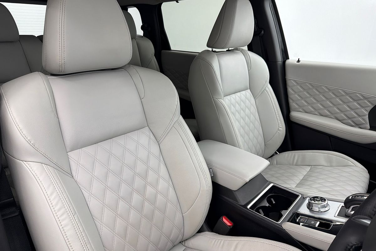 2023 Mitsubishi Outlander PHEV Exceed ZM