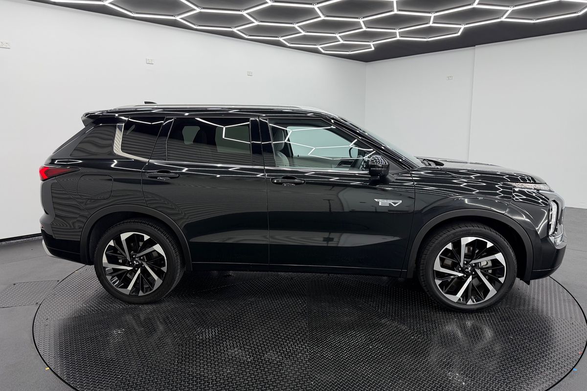 2023 Mitsubishi Outlander PHEV Exceed ZM