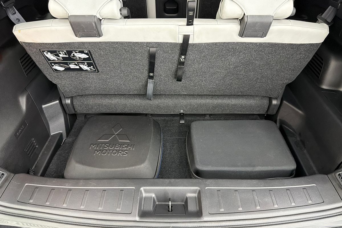 2023 Mitsubishi Outlander PHEV Exceed ZM