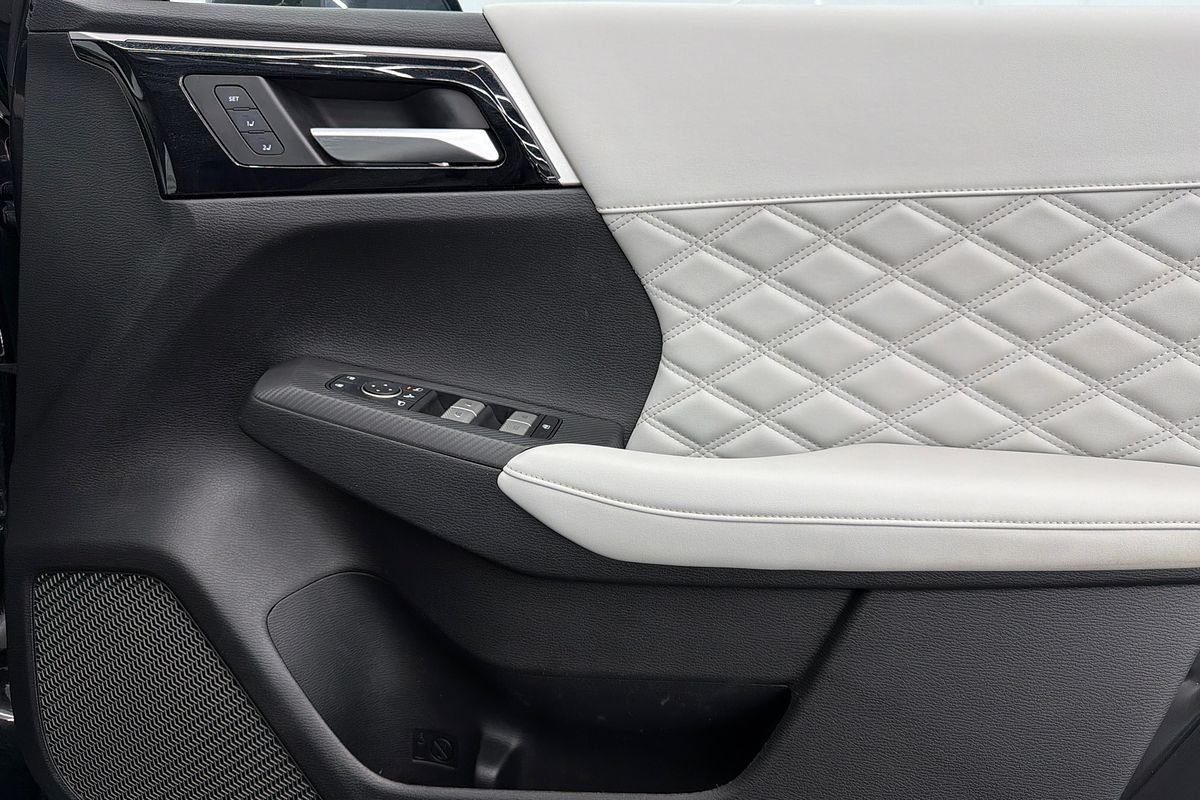 2023 Mitsubishi Outlander PHEV Exceed ZM