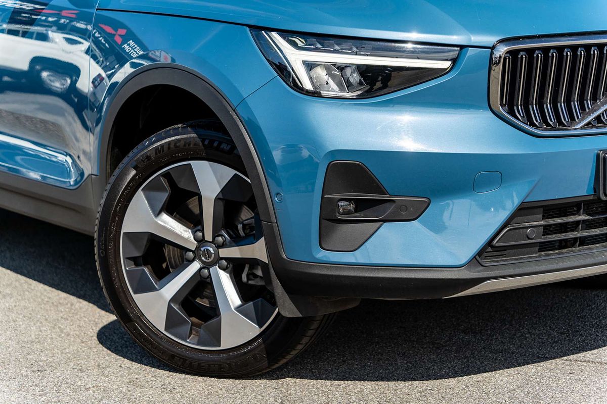 2023 Volvo XC40 Ultimate B4 Bright
