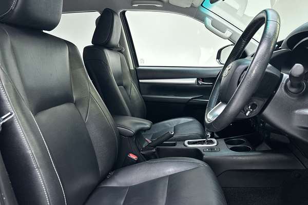 2023 Toyota Hilux SR5 GUN126R 4X4 thumb-12