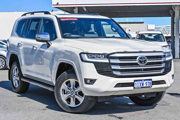 2023 Toyota Landcruiser Sahara FJA300R