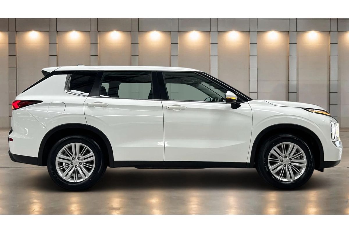 2024 Mitsubishi Outlander ES ZM