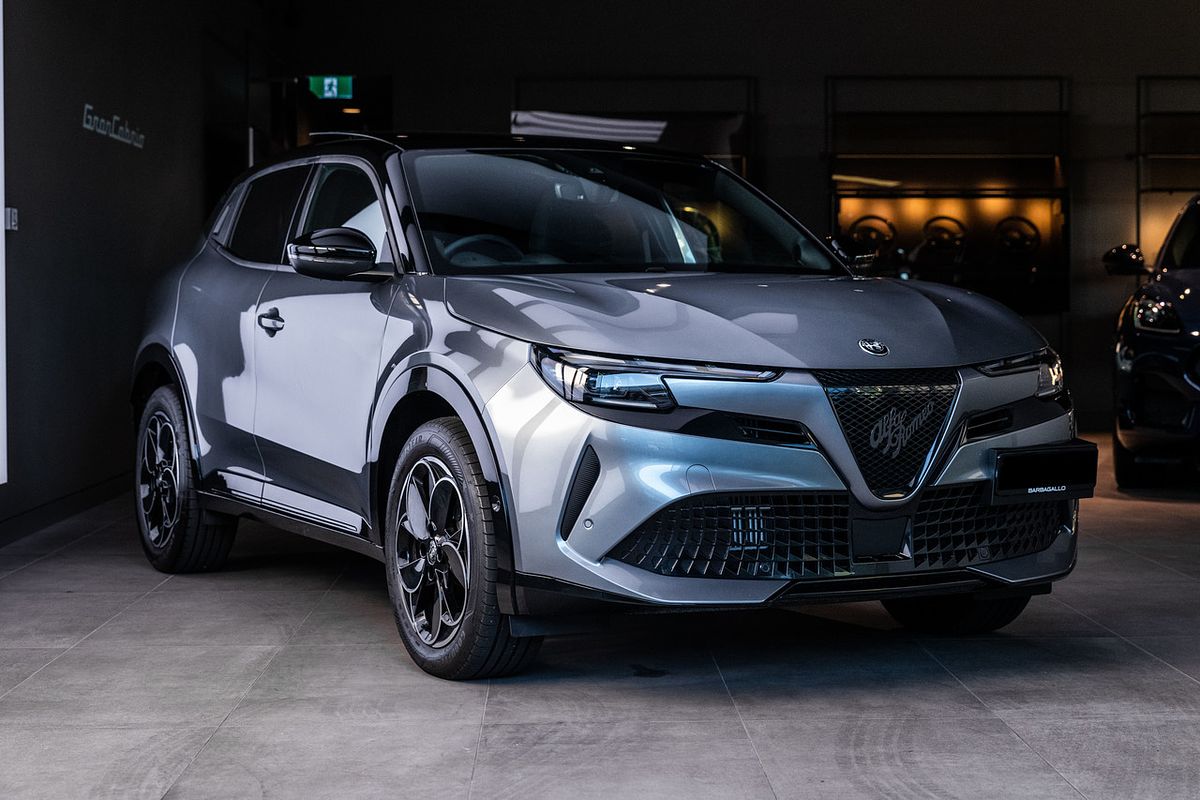 2025 Alfa Romeo Junior Ibrida Series 0