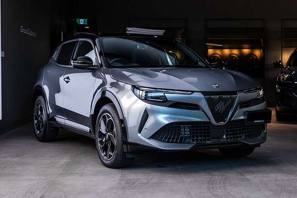 2025 Alfa Romeo Junior Ibrida Series 0