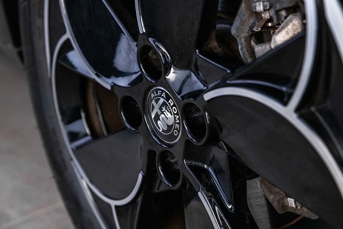 2025 Alfa Romeo Junior Ibrida Series 0