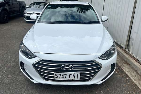 2017 Hyundai Elantra Elite AD thumb-2