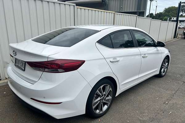 2017 Hyundai Elantra Elite AD thumb-3
