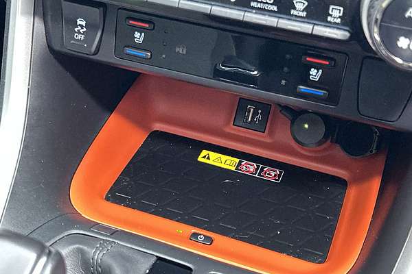 2023 Toyota RAV4 Edge AXAH54R thumb-17