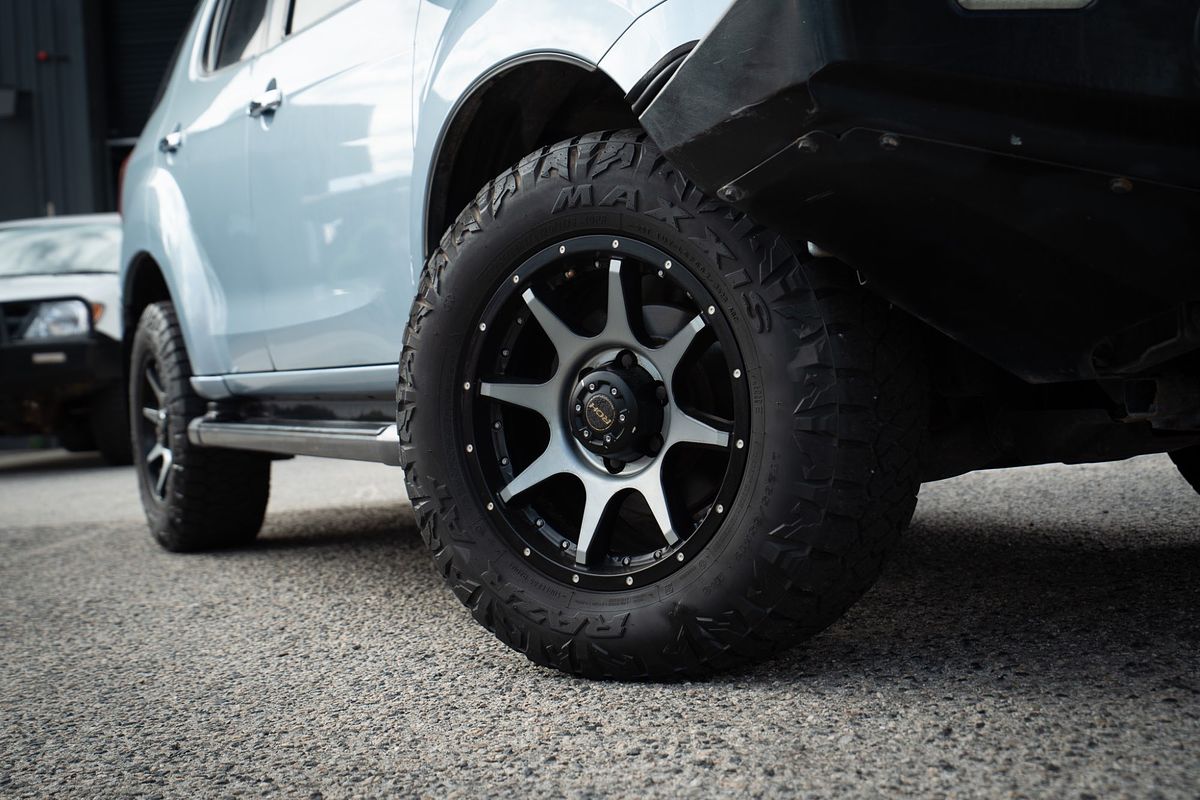 2015 Isuzu MU-X LS-T